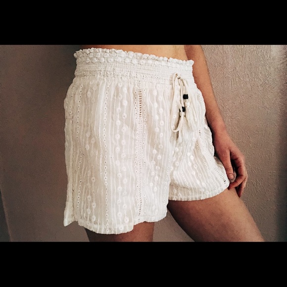 Xhilaration White Lace Shorts - Picture 3 of 3